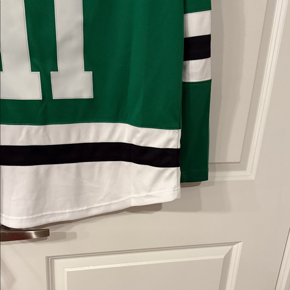 Fanatics Green NHL Licensed Jersey for Logan Stankoven Dallas Stars - Picture 12 of 14